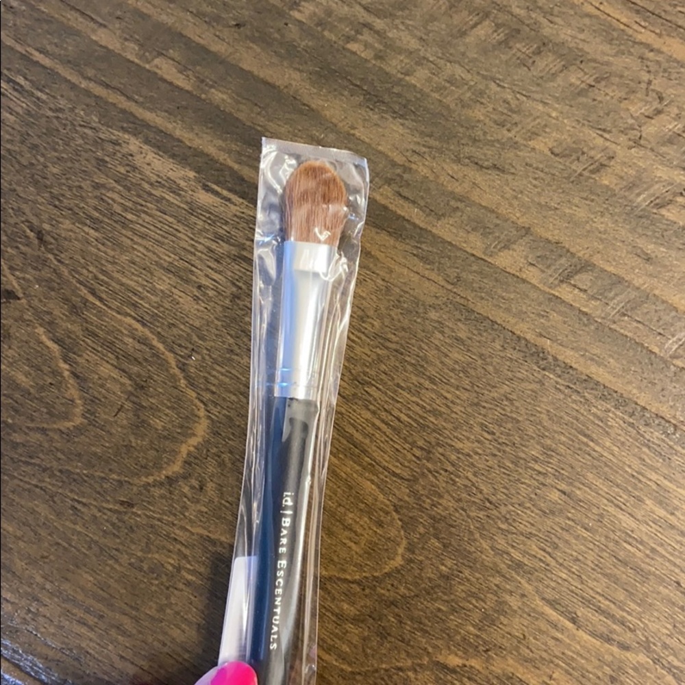 Bare Minerals light stroke eye shadow brush
